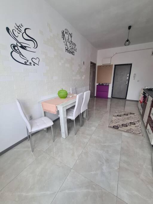Mural Art Apartament Petroşani Esterno foto